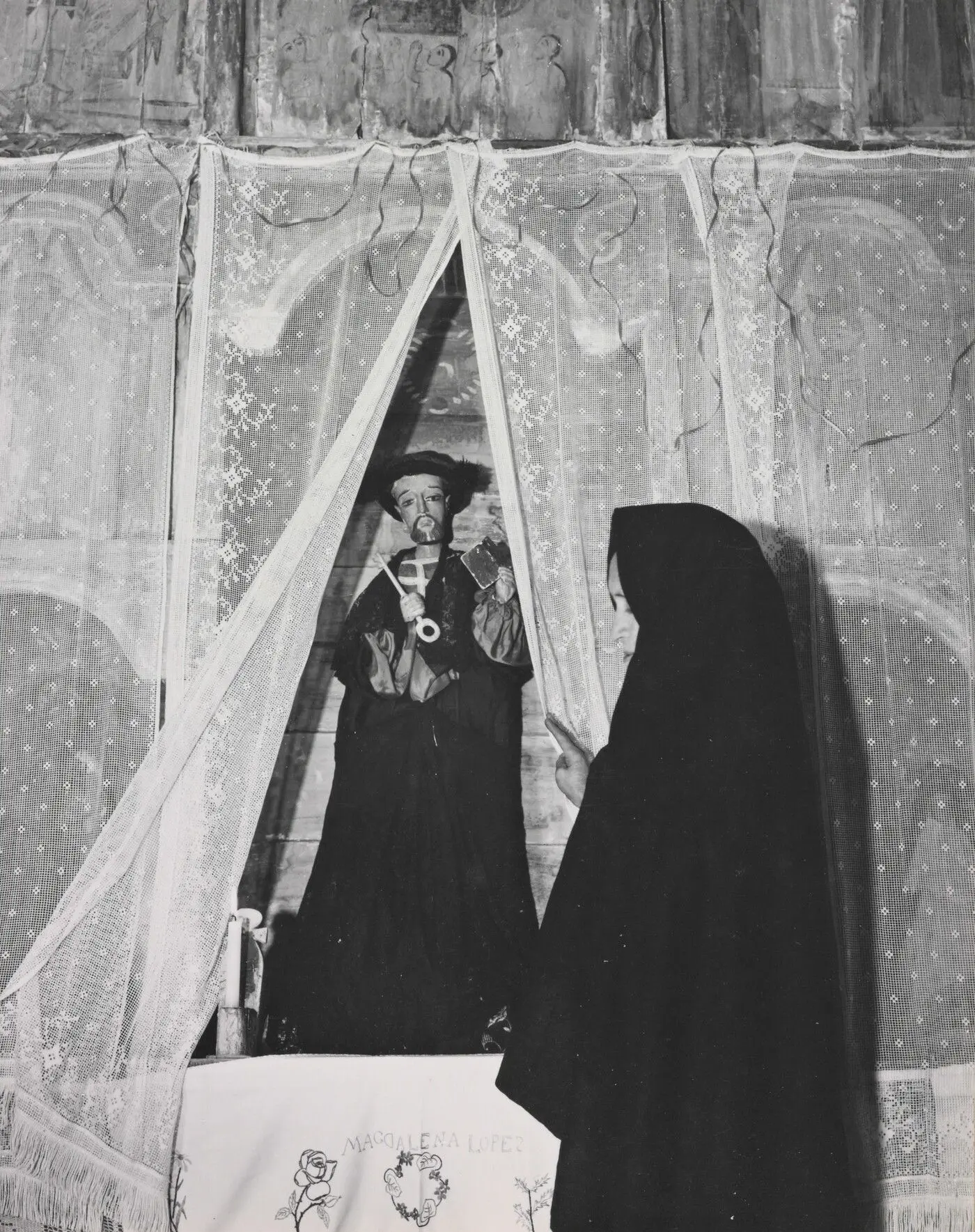 [Woman by reredos, Cordova church] by Laura Gilpin