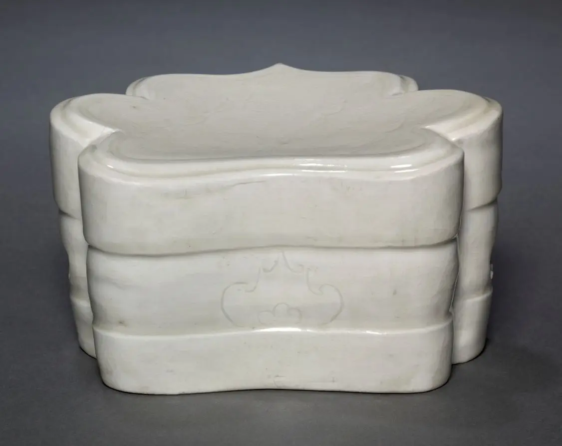 Cloud-Collar Pillow with Waves by Unknown artist