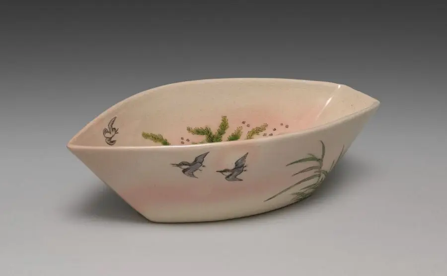 Boat-Shaped Bowl with Plovers by Seifū Yohei III
