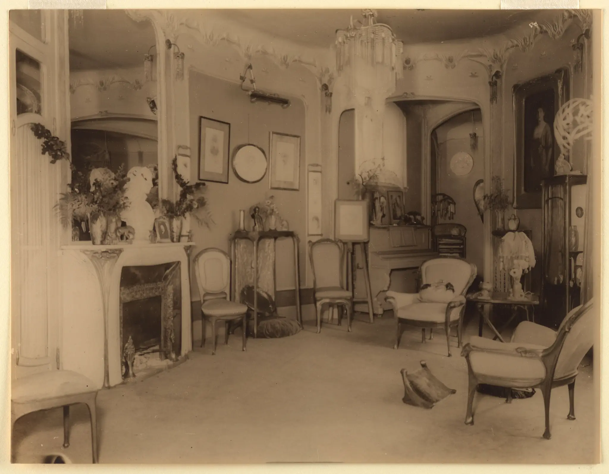 Photograph, House of Hector Guimard by Hector Guimard