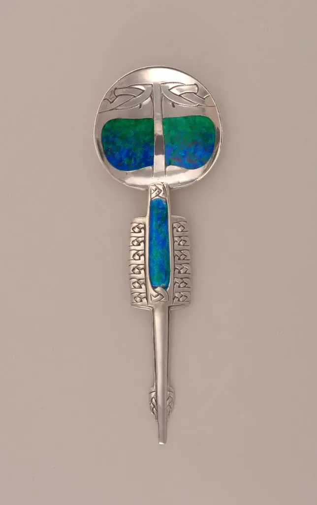 Object ID #18653115 by Archibald Knox