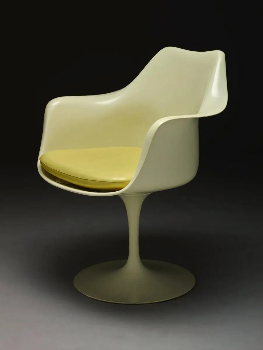 Tulip armchair by Eero Saarinen