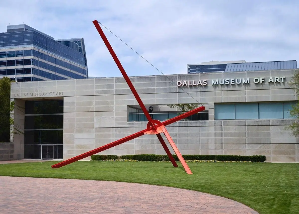 Ave by Mark di Suvero