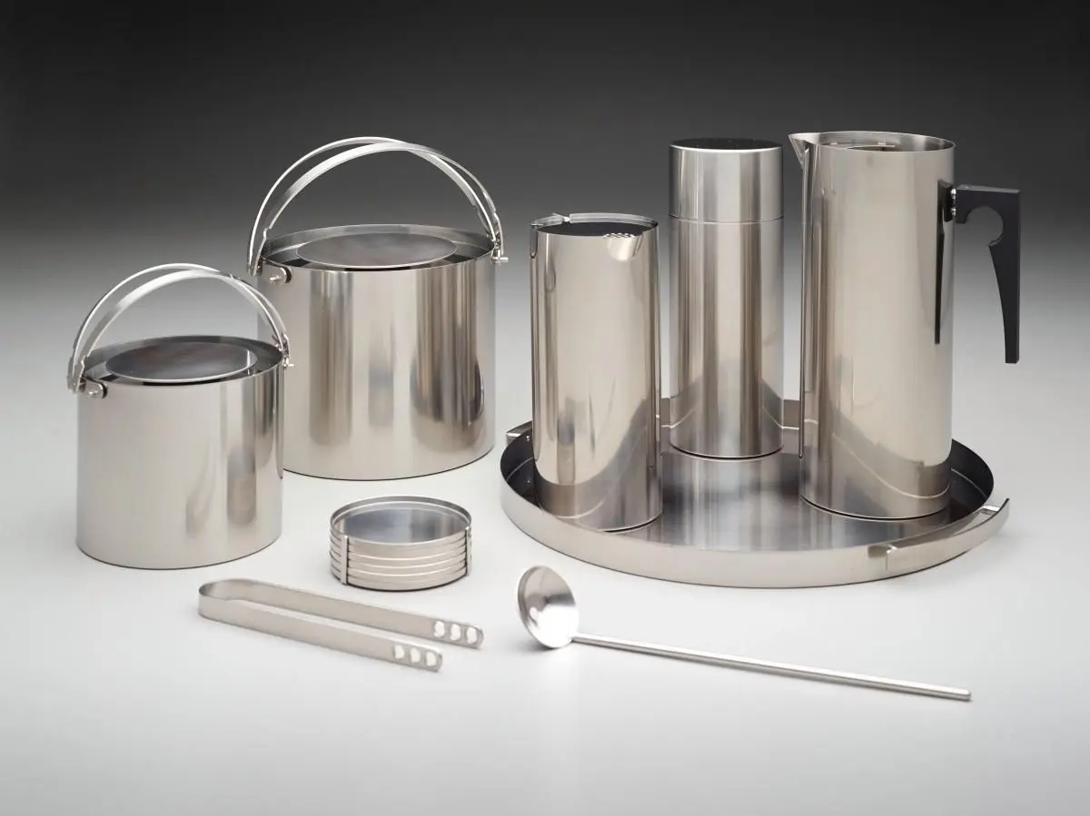 "Cylinda-Line" Barware Small (33.8 oz.) Ice Bucket with Lid by Arne Jacobsen