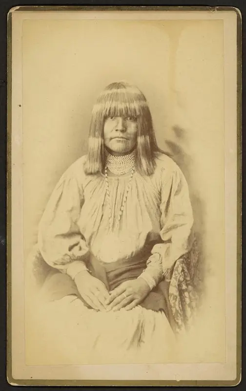Pauvi, Polly, with chin and cheek decoration and hair stripes by Wittick, Ben