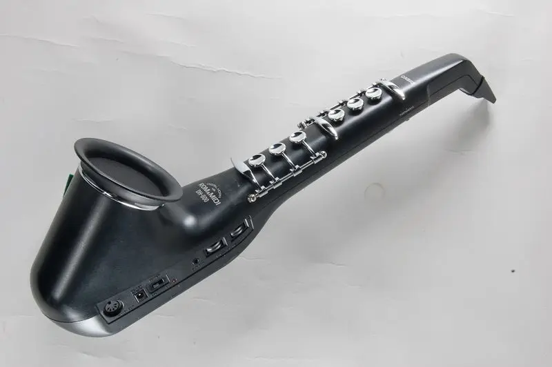 Blåssyntesizer by Casio Computer Co. Ltd.