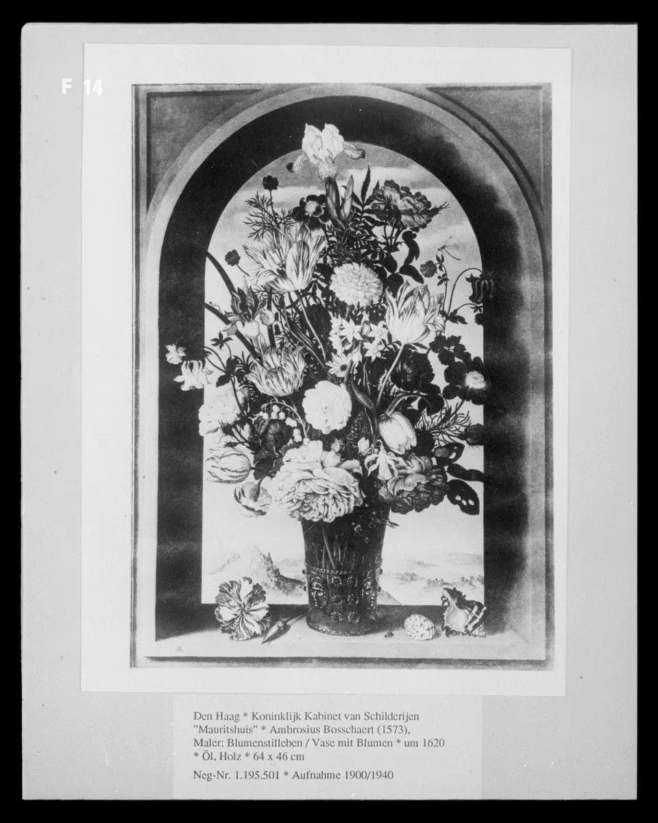 Flower style life/vase with flowers by Bosschaert, Ambrosius