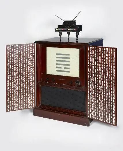 I Ching (Homenaje a John Cage) - Video escultura by Paik, Nam June