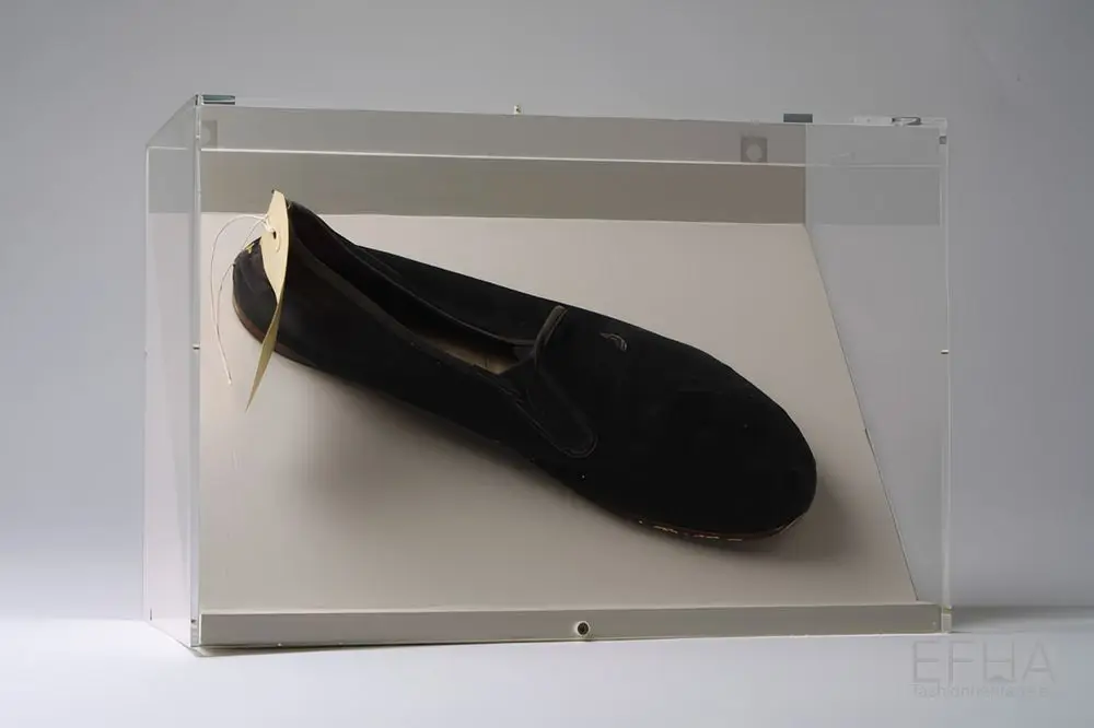 Artist's shoes by Alison Knowles by Alison Knowles (Designer)