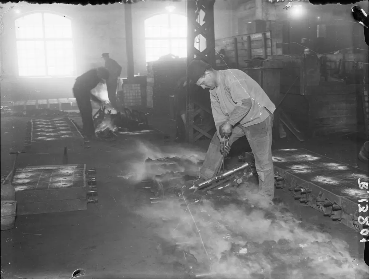 Bolinders Mekaniska Verkstad. by Bolinders Mekaniska Verkstads AB by Bolinders Mekaniska Verkstads AB