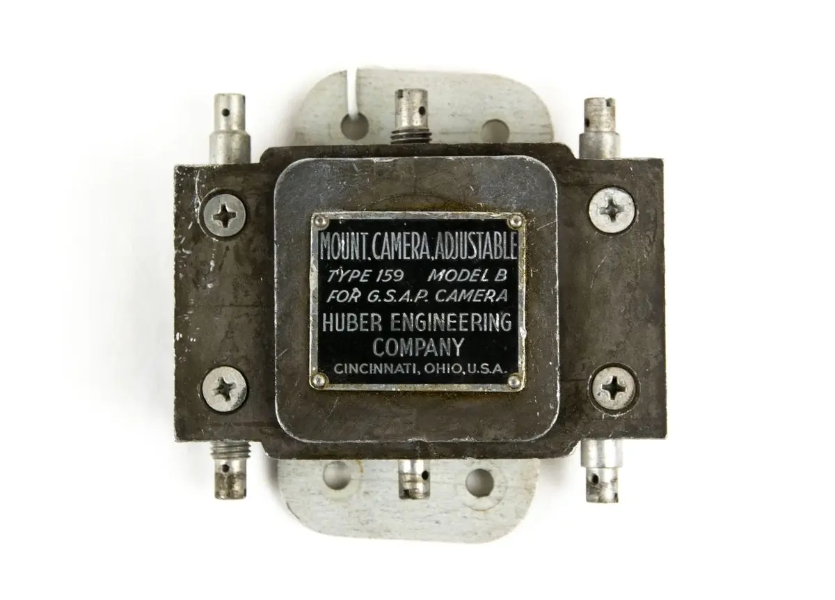 Monteringsplatta för kulsprutekamera till flygplan 32 A by Unknown artist