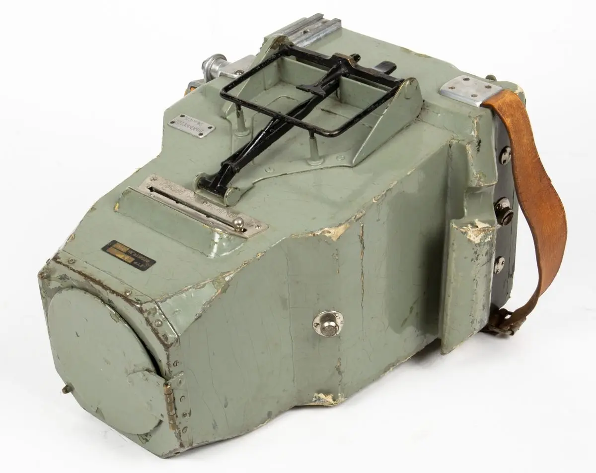 Handkamera HK 1B by Ernemann-Werke A-G