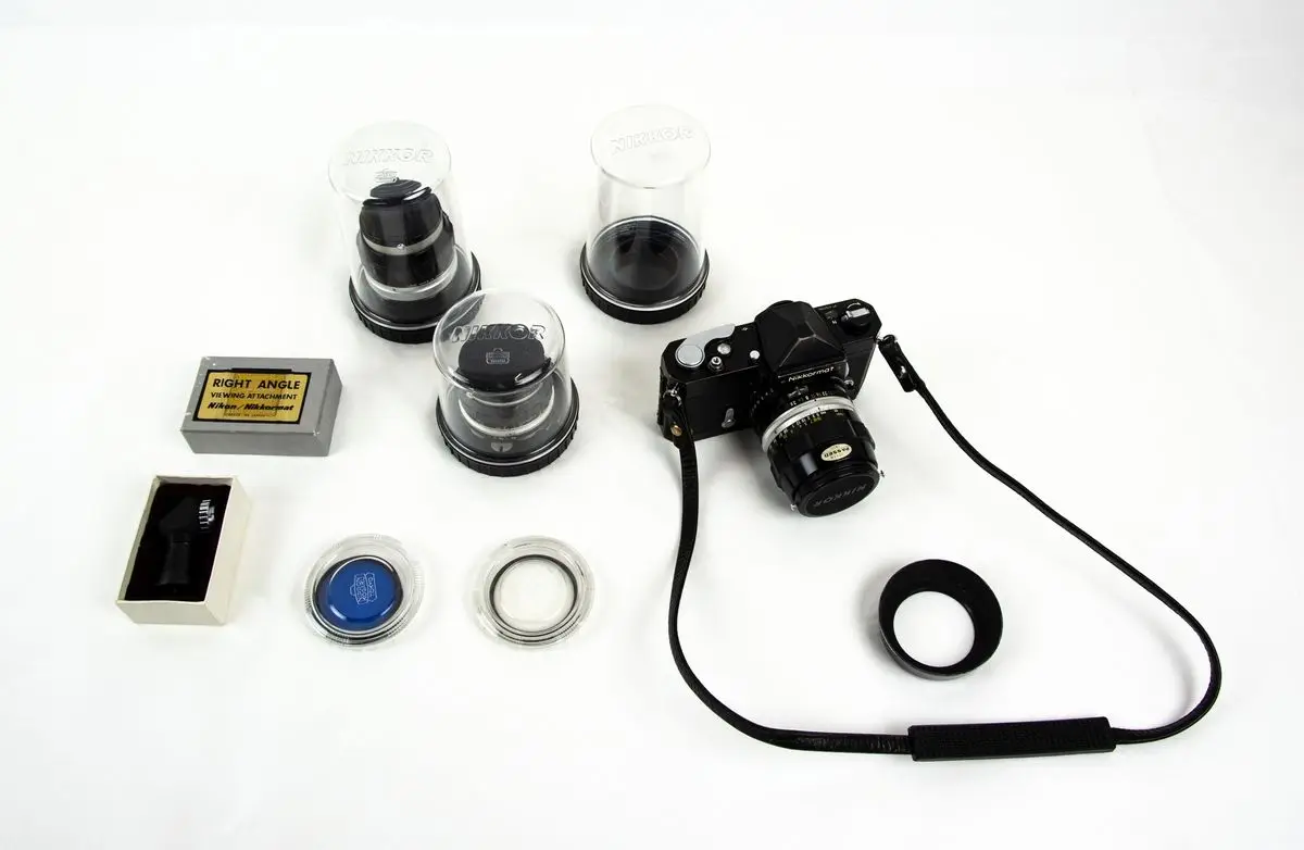 Kamera Nikkormat tillverkad av Nikon i Japan by Unknown artist