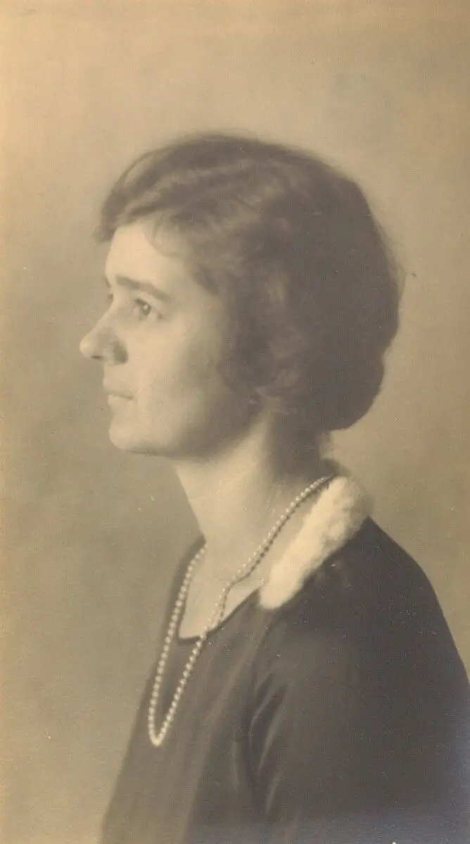 [Portrait of an Unknown Woman] by Jessie Tarbox Beals