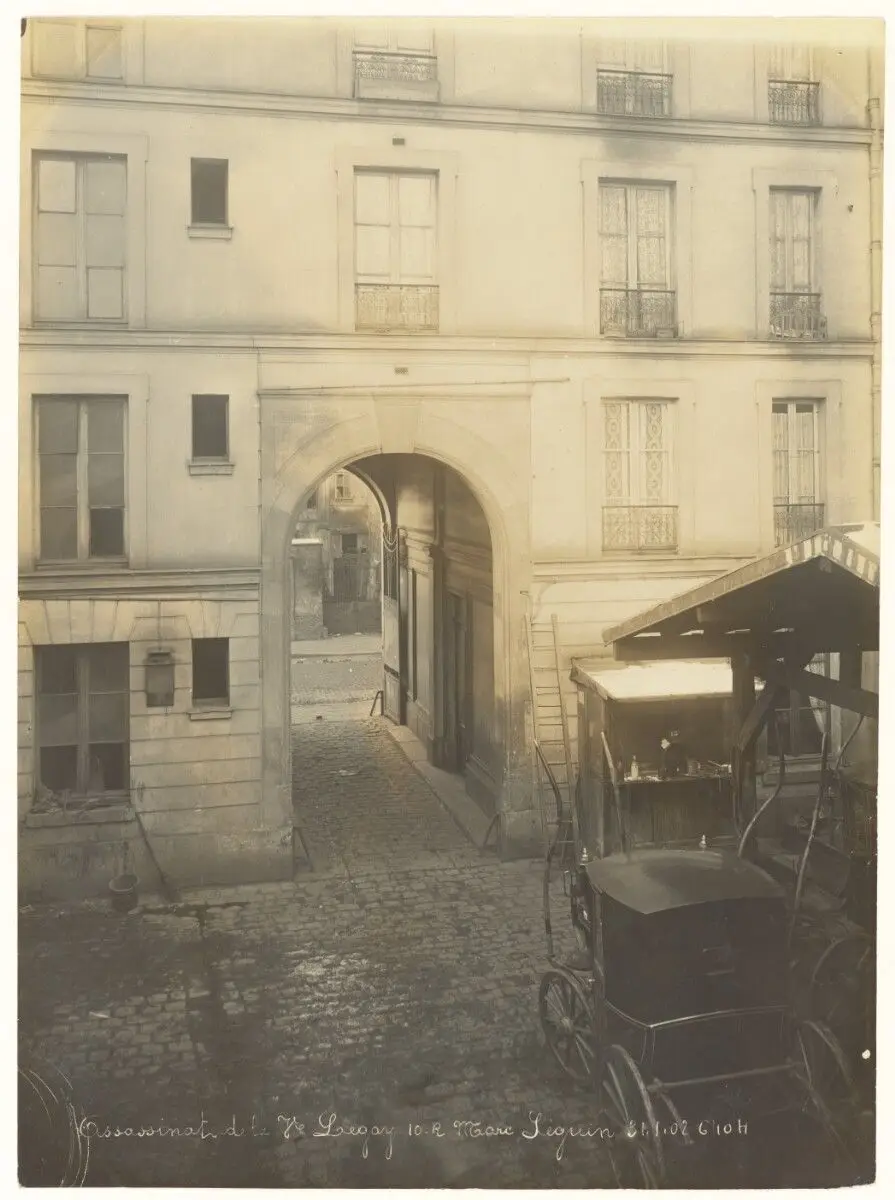 Vue de l’immeuble intérieurement by Alphonse Bertillon
