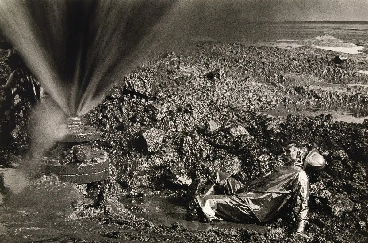 [Firefighter, Oil Wells, Kuwait] by Sebastião Salgado