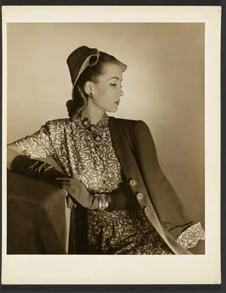 [Fashion Photograph] by Louise Dahl-Wolfe