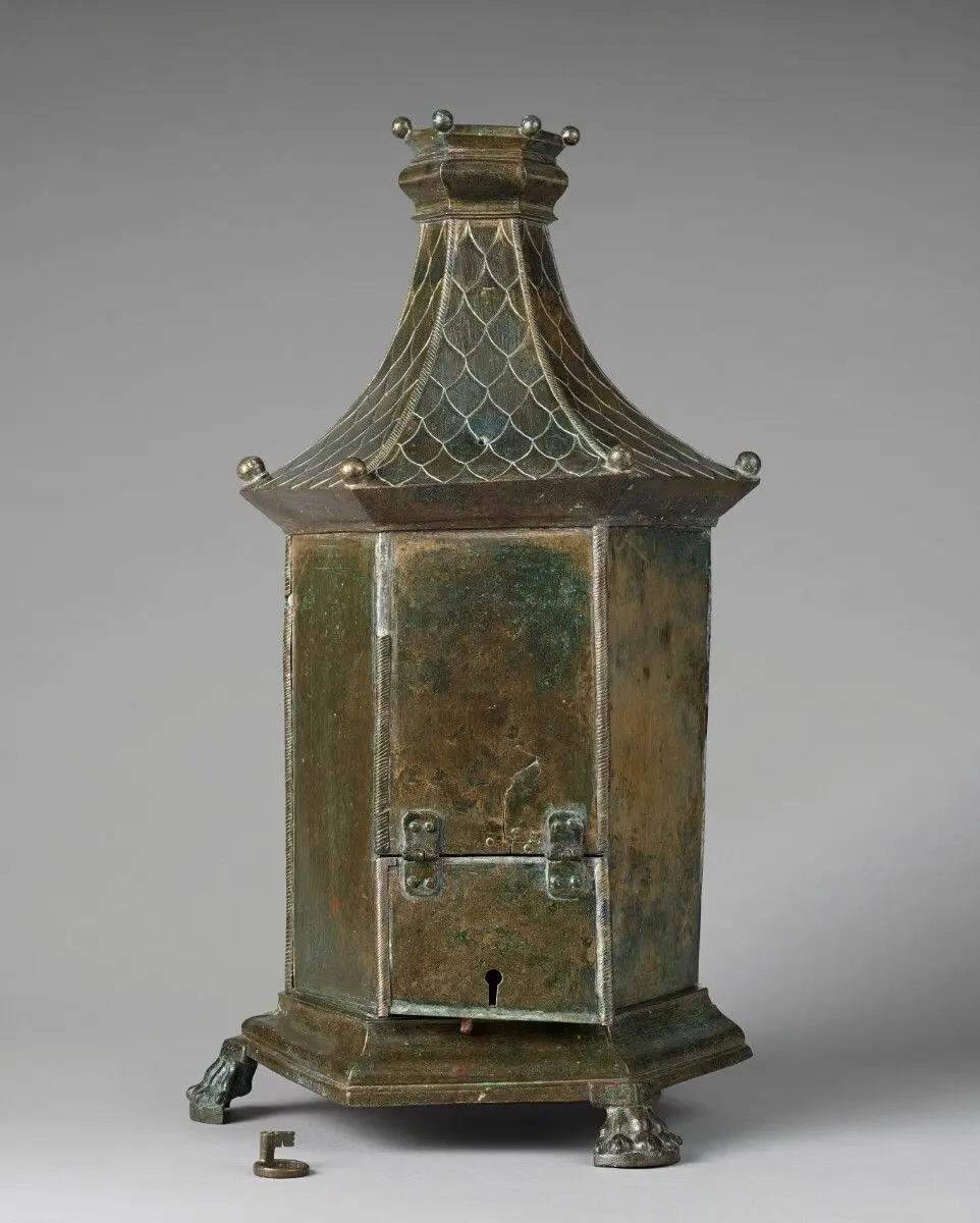 Offering Box (Arca) and Key by Unknown