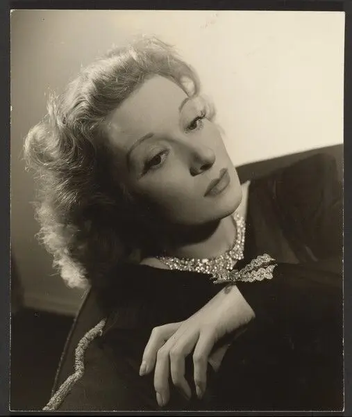 Greer Garson by Louise Dahl-Wolfe