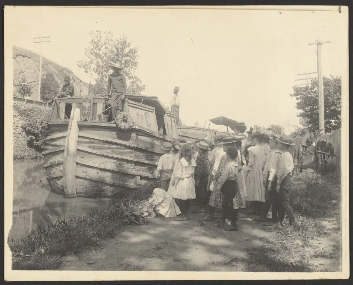 [School Children Looking at Barge] by Frances Benjamin Johnston