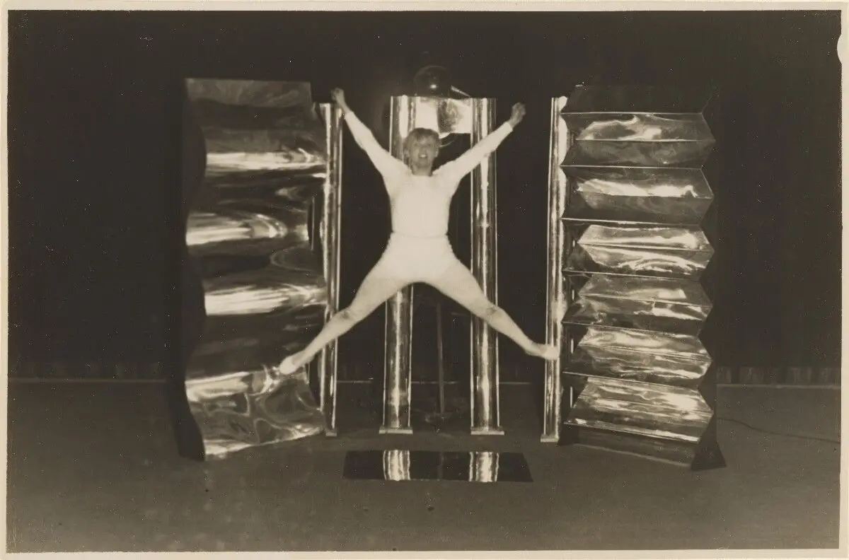 [Metalltanz]. by T. Lux Feininger