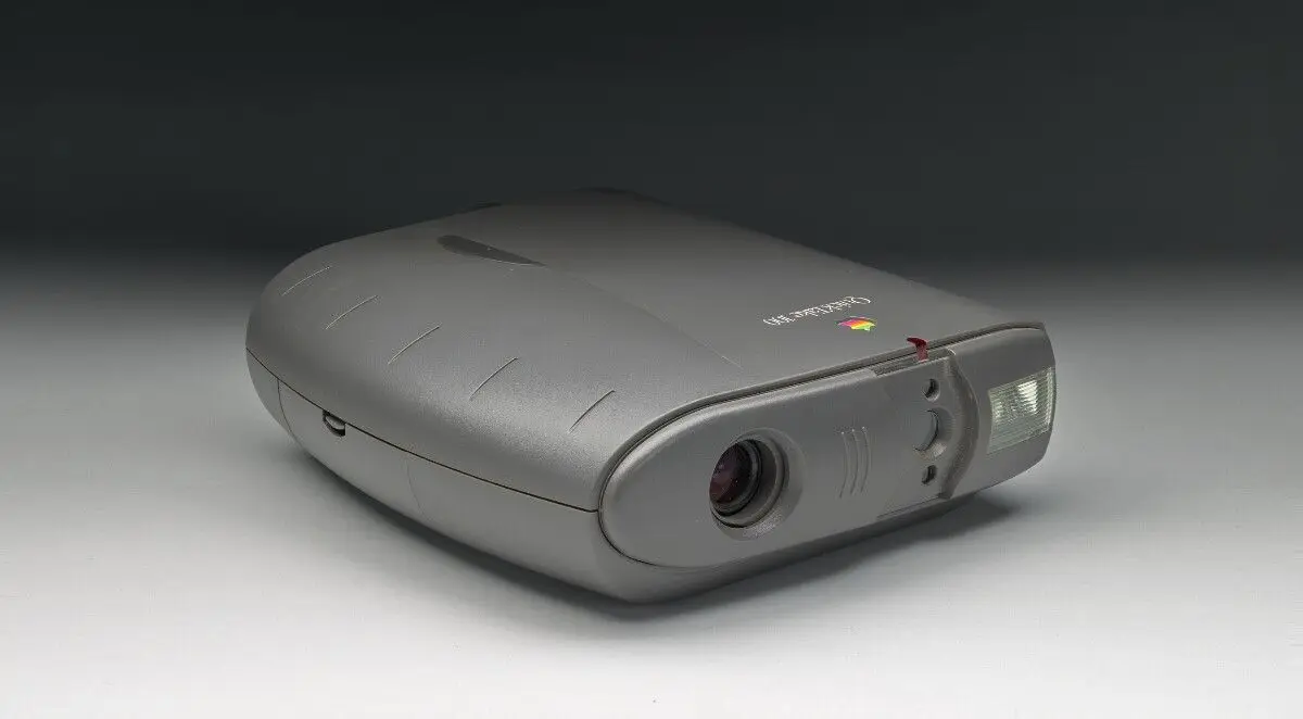 Apple QuickTake 100 by Apple Inc.