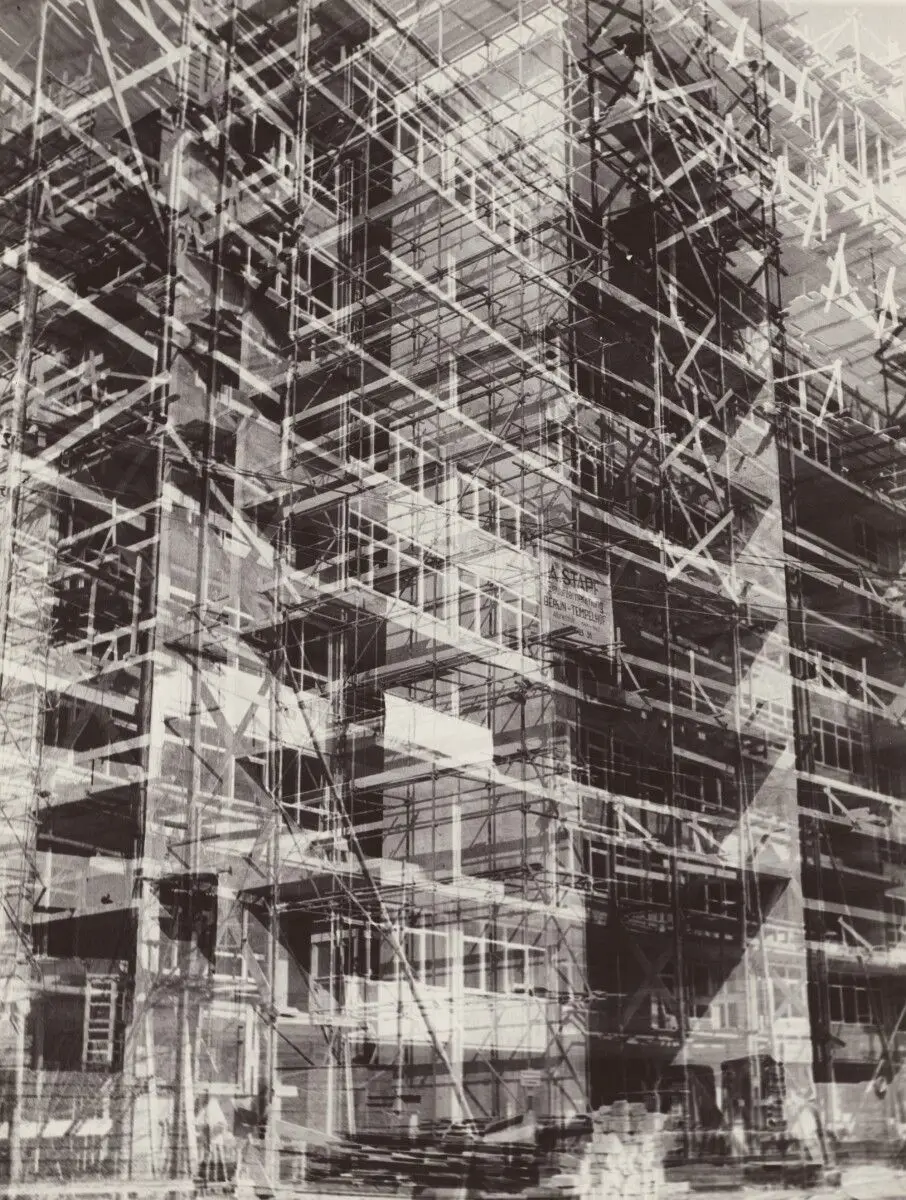 Hansa-Quarter, Berlin [Hansa-Viertel, Berlin] by Heinz Hajek-Halke