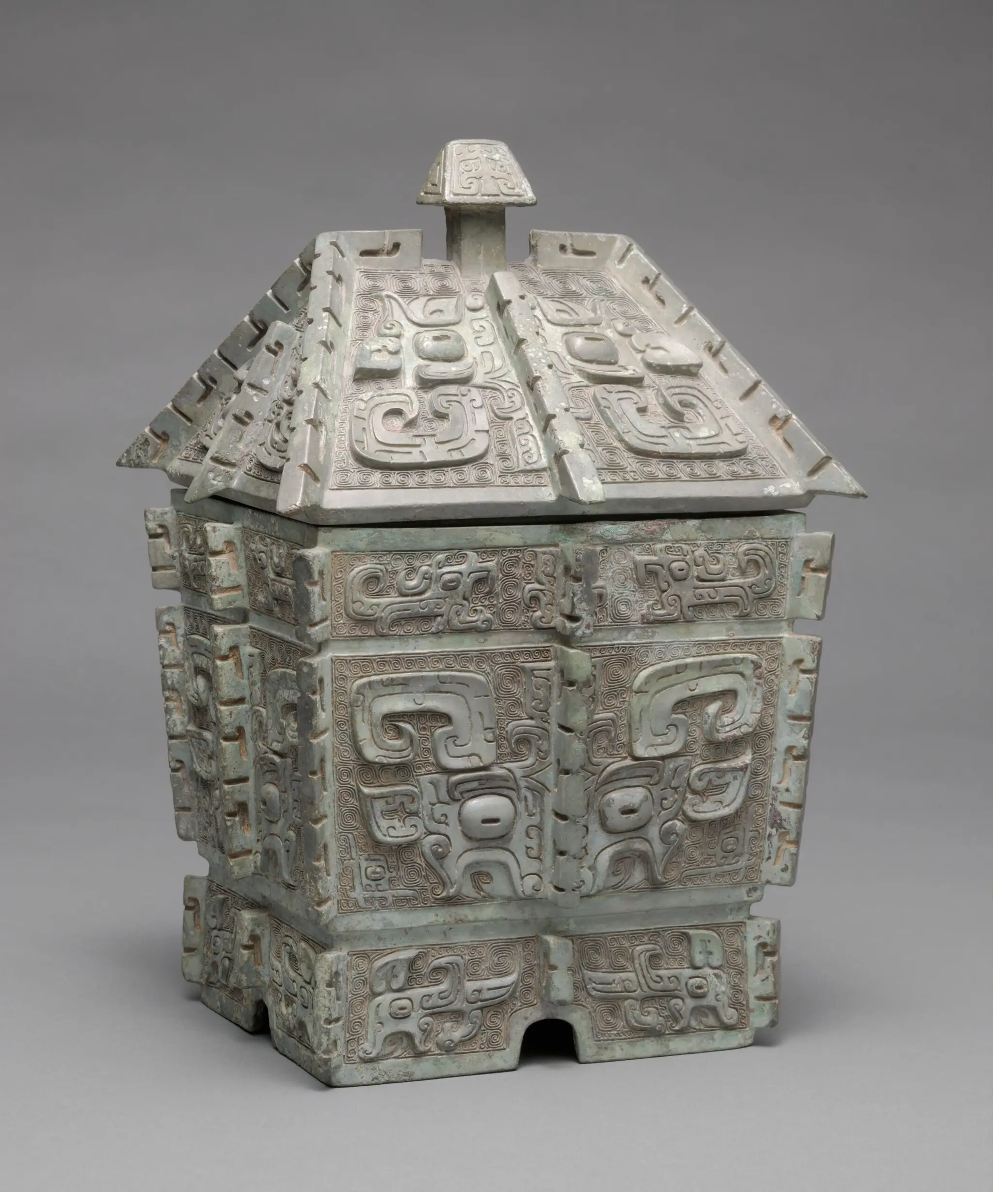 'Fangyi' Covered Ritual Wine Vessel with 'Taotie' Decor by Unknown artist
