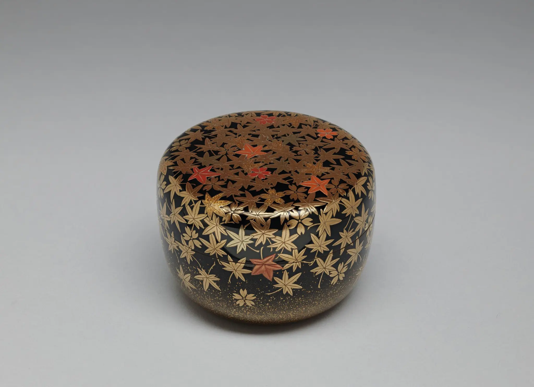 Hiranatsume Spring and Autumn Tea Caddy with Decoration of Cherry Blossoms and Maple Leaves by Unknown artist