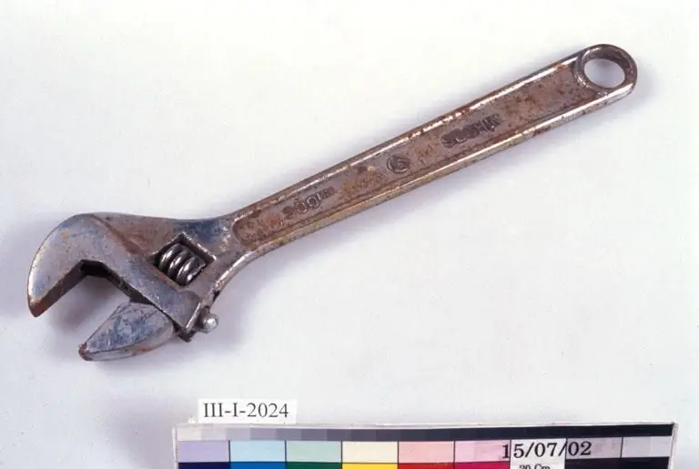 adjustable wrench by Seshin