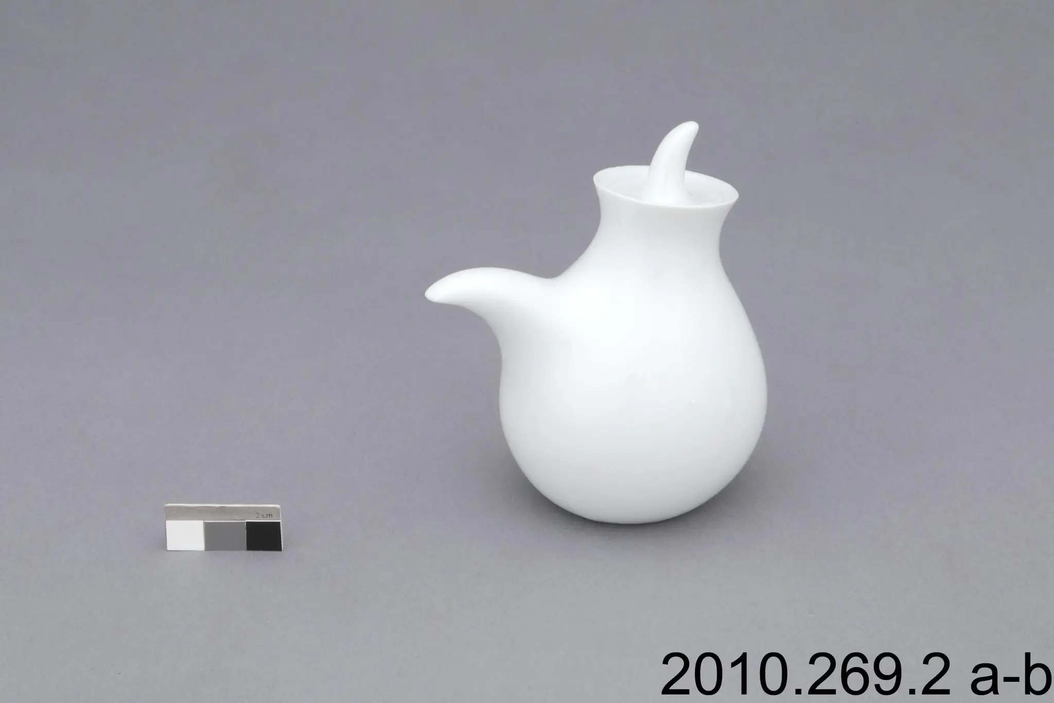 soy sauce pitcher by Komatsu, Makoto