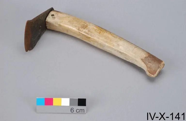 adze by Unknown artist