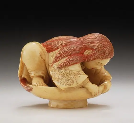 Shōjō, the Sea Sprite, in Sake Bowl by Ryūkōsai Jugyoku II