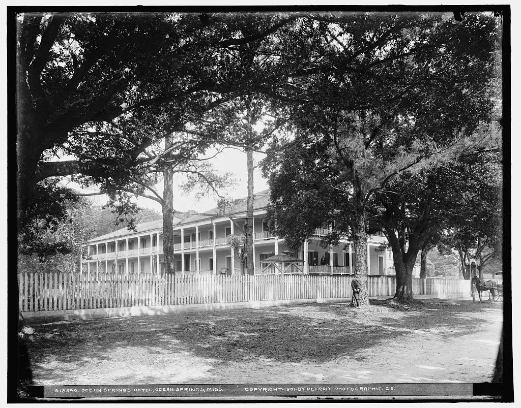 Ocean Springs Hotel, Ocean Springs, Miss. by Detroit Publishing Co., copyright claimant, publisher. by Detroit Publishing Co., copyright claimant, publisher.