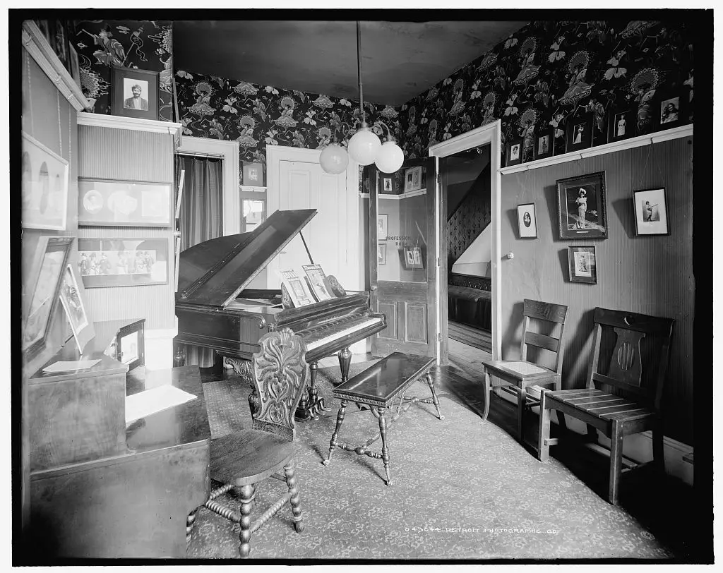 [Professionals' room, Whitney Warner Publishing Co., Detroit, Mich.] by Detroit Publishing Co., publisher. by Detroit Publishing Co., publisher.