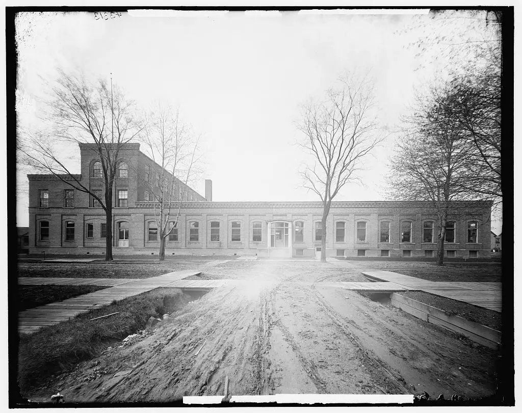 [Detroit Publishing Company, east front, Detroit, Mich.] by Detroit Publishing Co., publisher. by Detroit Publishing Co., publisher.