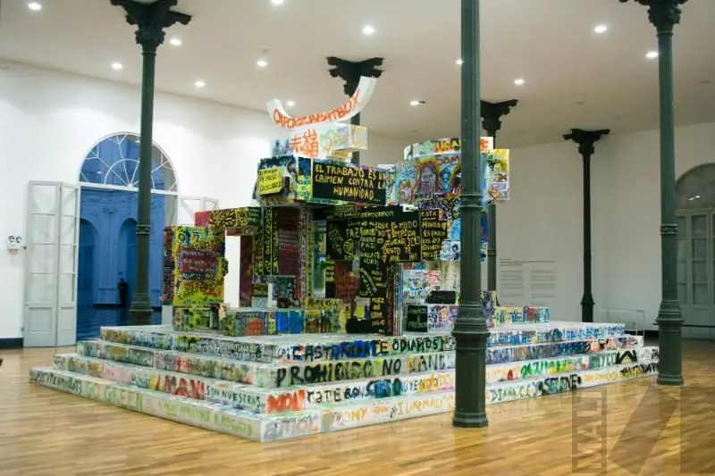 Monumentos vandalizables: Abstracción de poder 3 by Jose Carlos Martinat