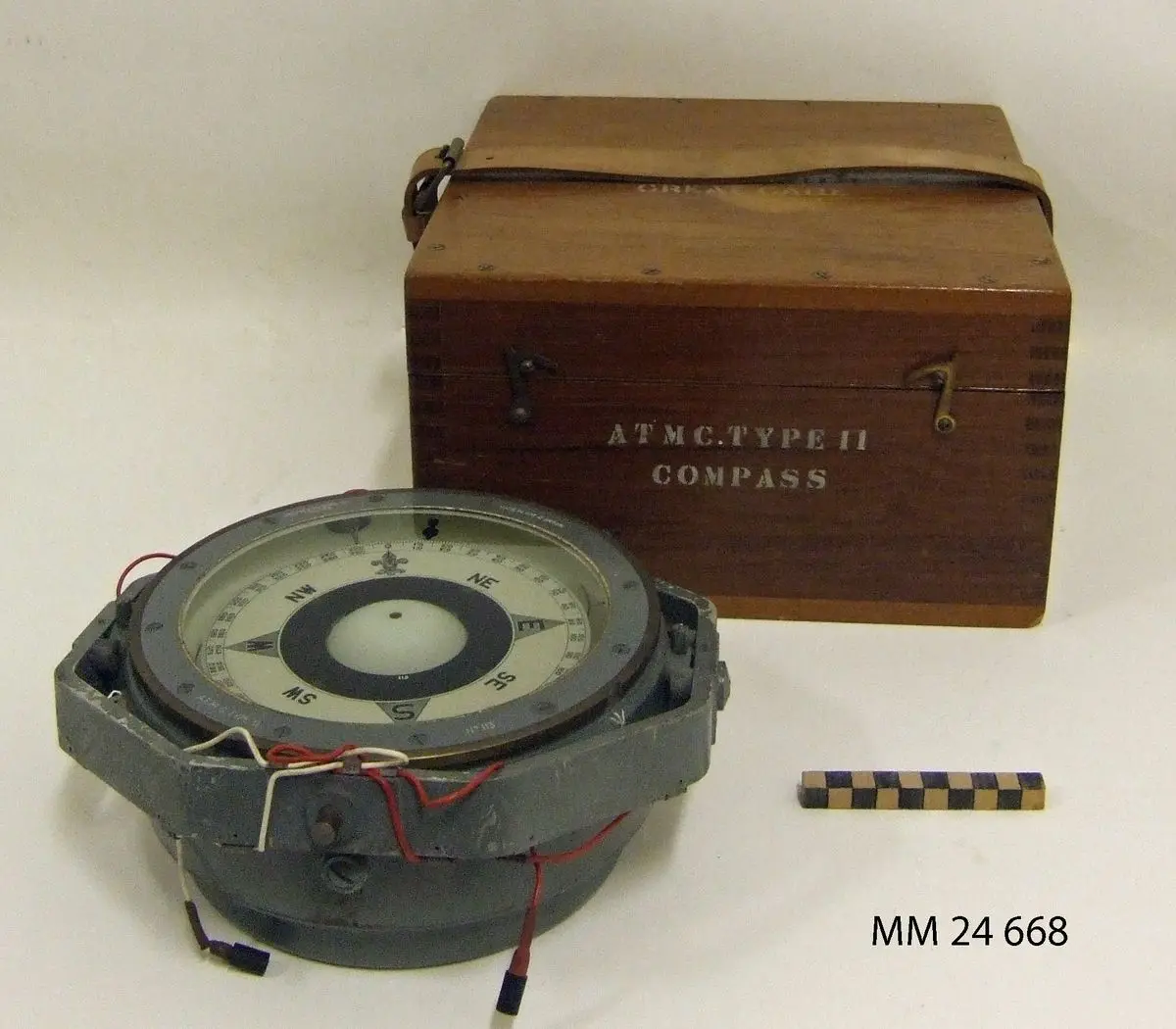 Spritkompass by Kelvin & Hughes Ltd