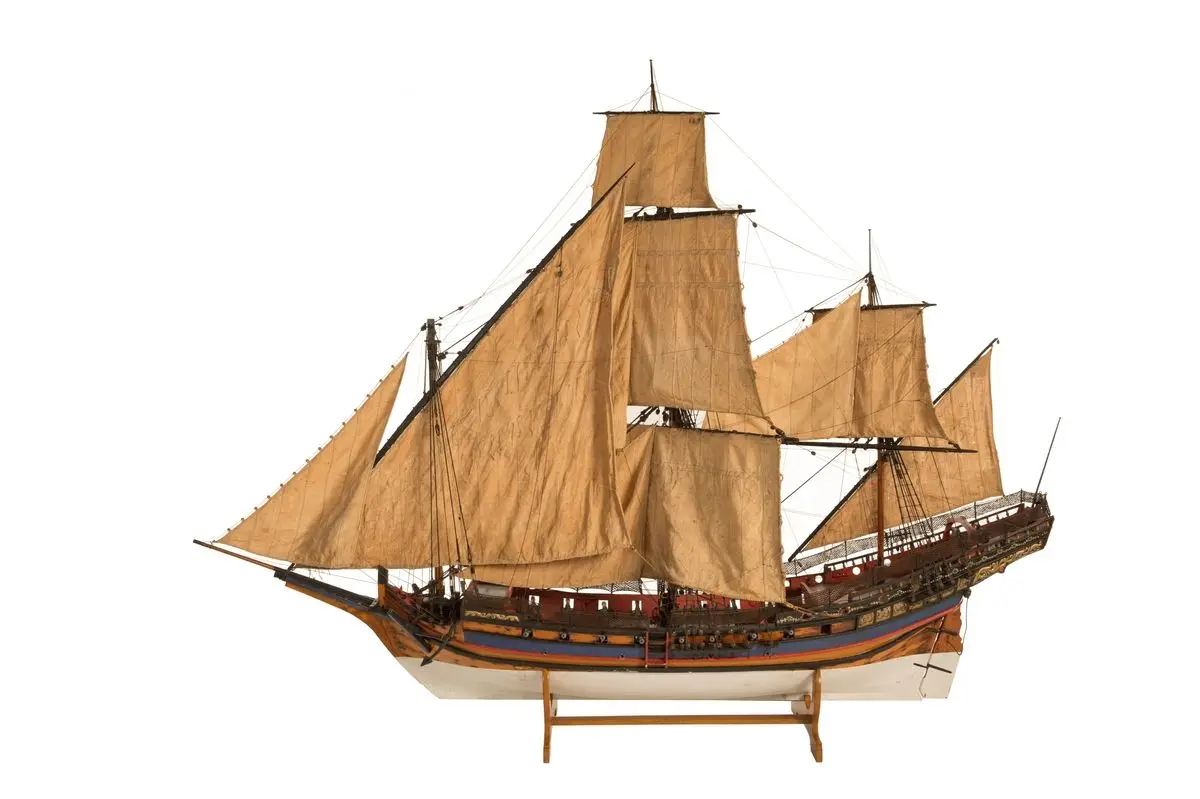 Fartygsmodell Fransk Chebeque, tacklad och inredd by Unknown artist