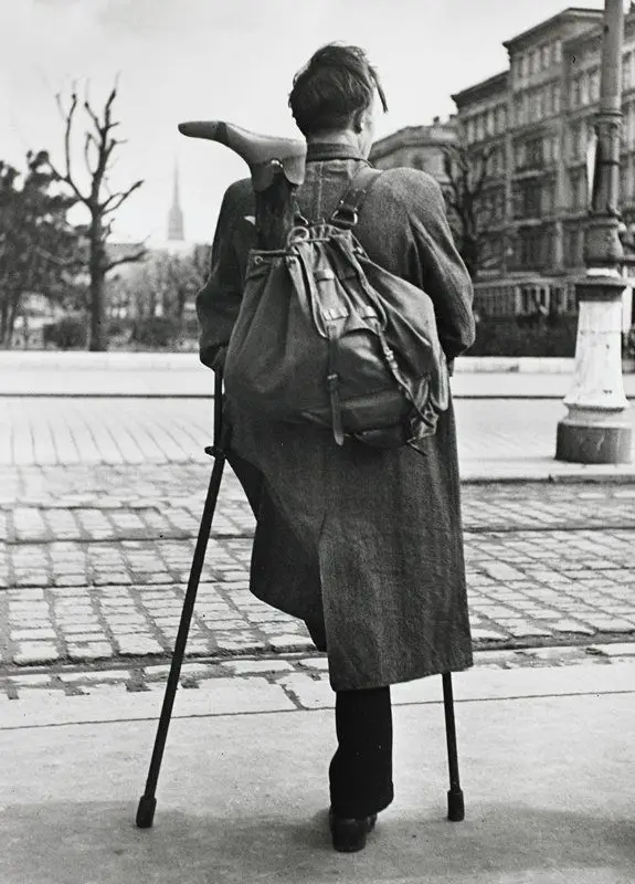 Homecoming Prisoner, Vienna by Ernst Haas