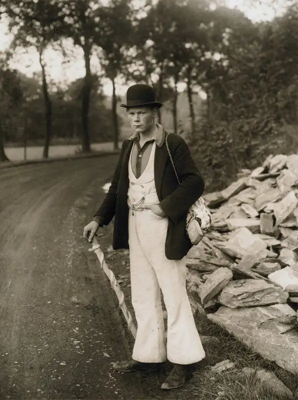 Traveling Mason by August Sander