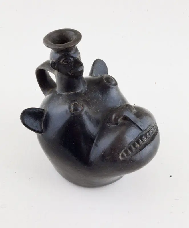 Pot with spout and handle by Chimú artist