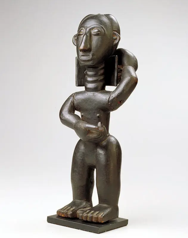 Man Carrying a Stool, from a shrine group by Kwaku Benpoh