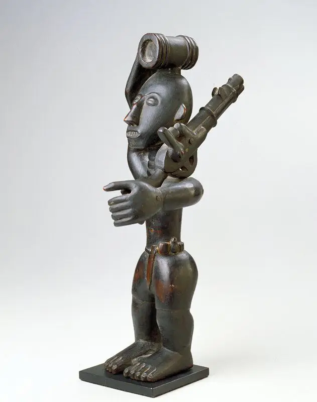 Man Carrying a Rifle, from a shrine group by Kwaku Benpoh