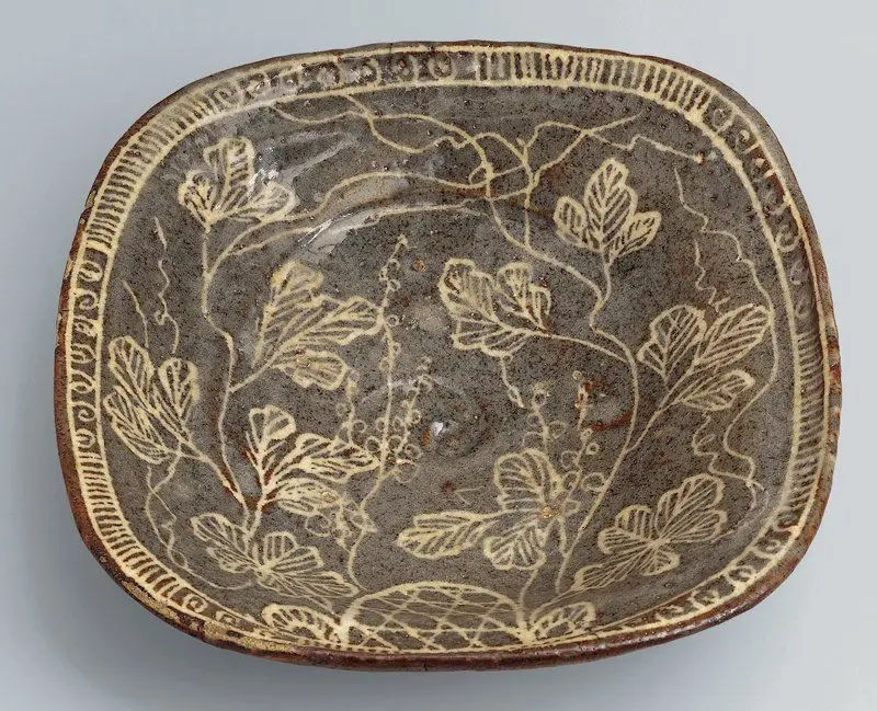 Plate with grapevines, trellis, and geometric design by Japan