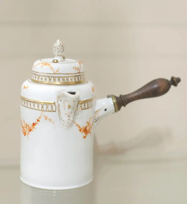 Hot water pot by Fürstenberg Porcelain Manufactory