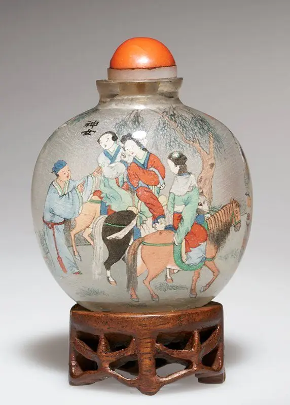Snuff bottle with scene from Strange Tales from a Chinese Studio by Ye Zhongsan