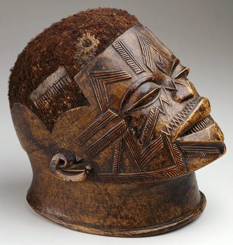 Mask by Makonde artist