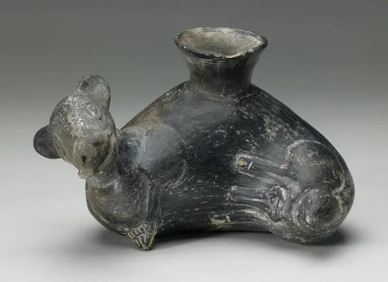 Container in shape of deer by Chimú artist