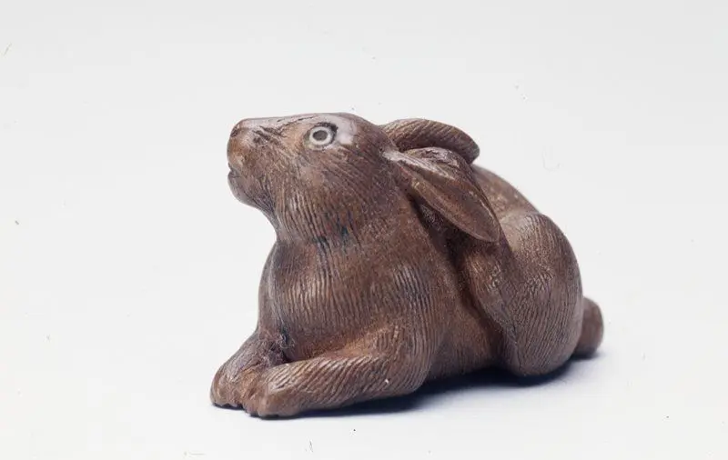 Netsuke [rabbit] by Shingyoku